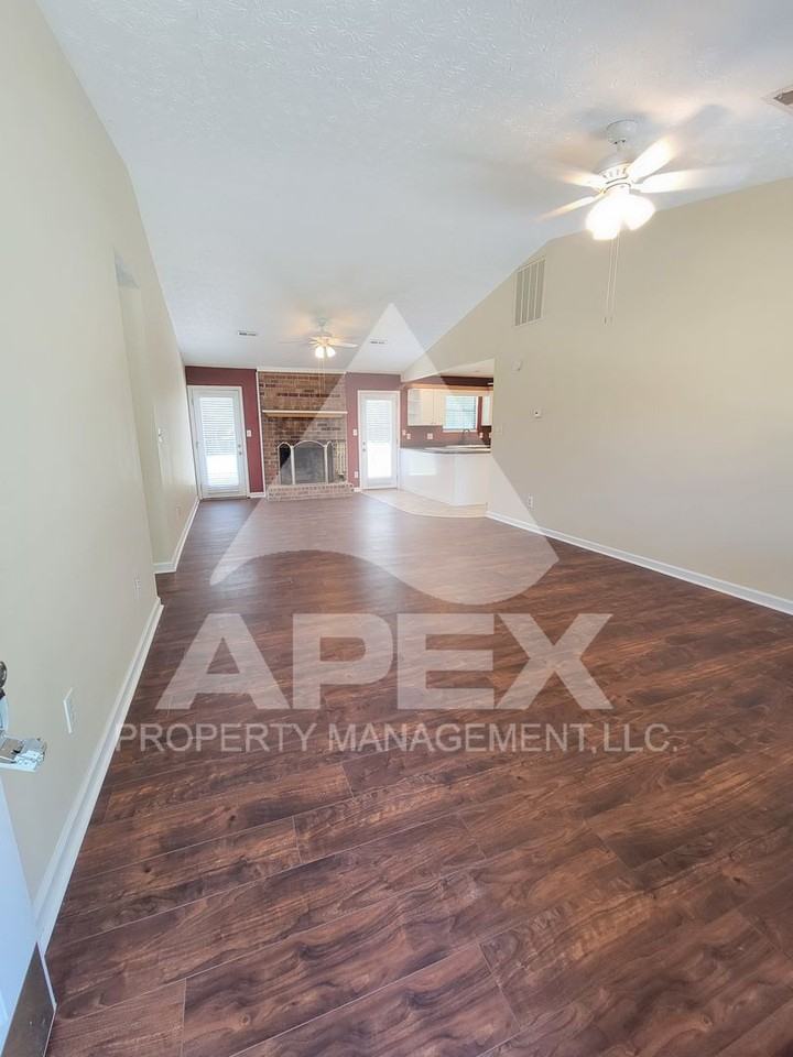 812 Spinnaker Rd - Photo 4 of 25