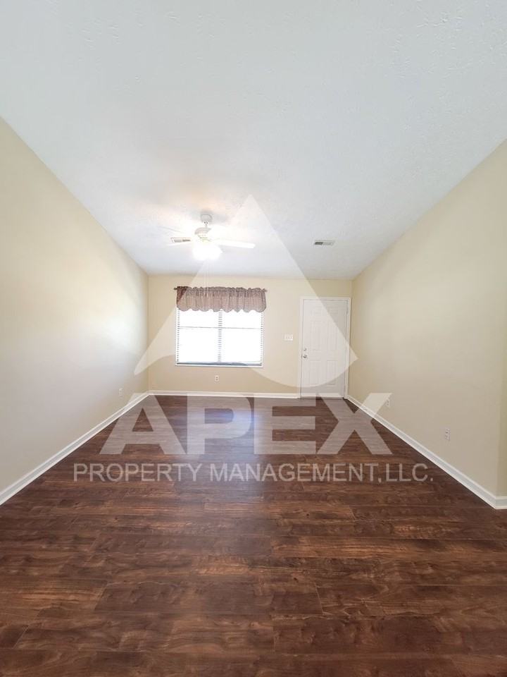 812 Spinnaker Rd - Photo 5 of 25