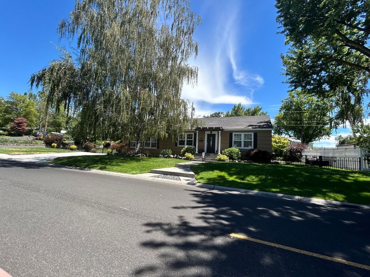 1732 Hunt Ave - Photo 3 of 27