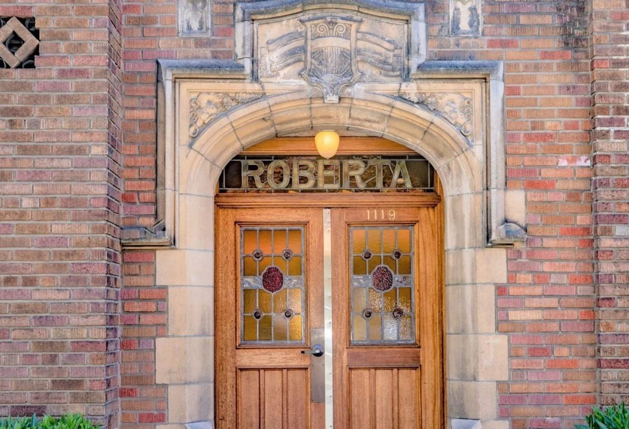 Roberta Carol - Photo 2 of 2