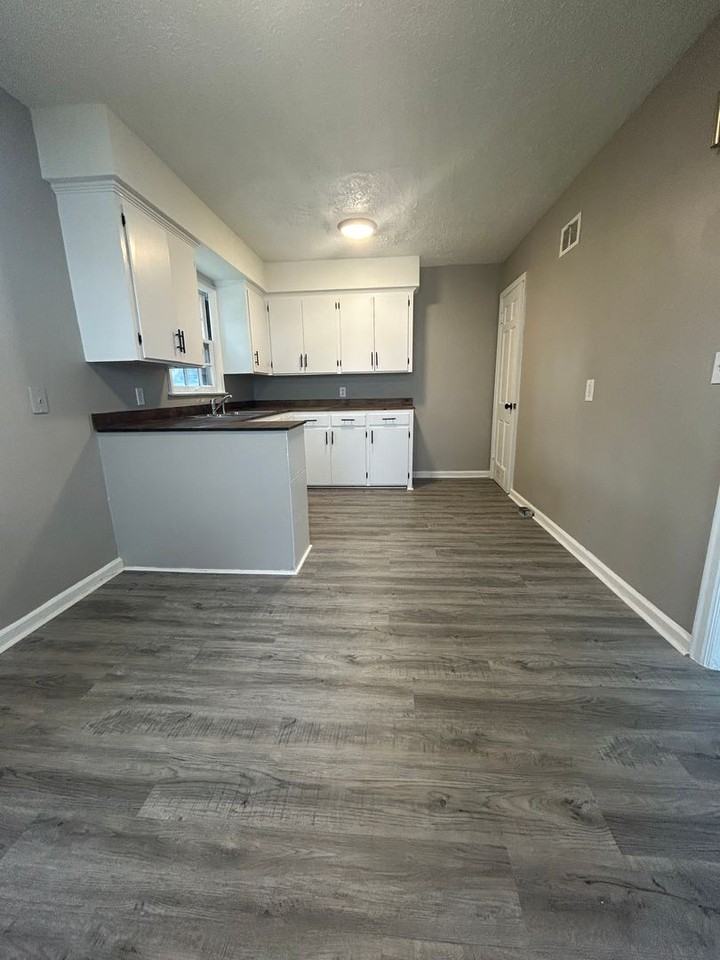 806 N 47th St - Photo 3 of 12