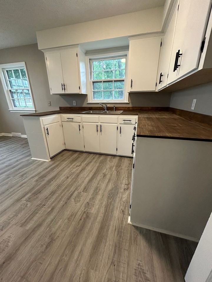 806 N 47th St - Photo 2 of 12