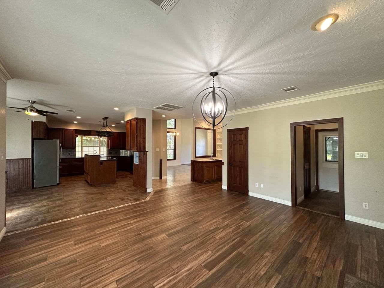 10902 Grassmere Ct - Photo 7 of 26