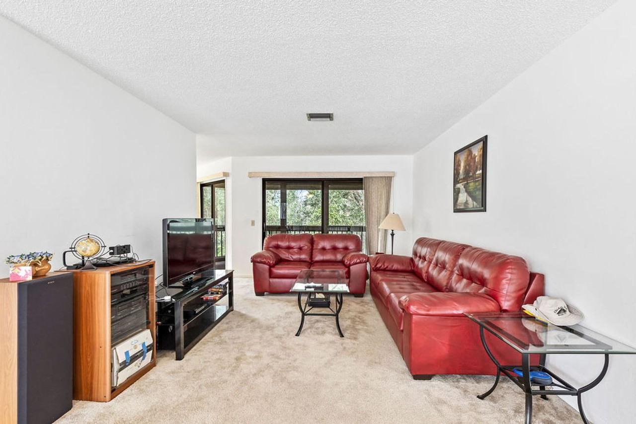 36 Oxford Ln - Photo 5 of 19