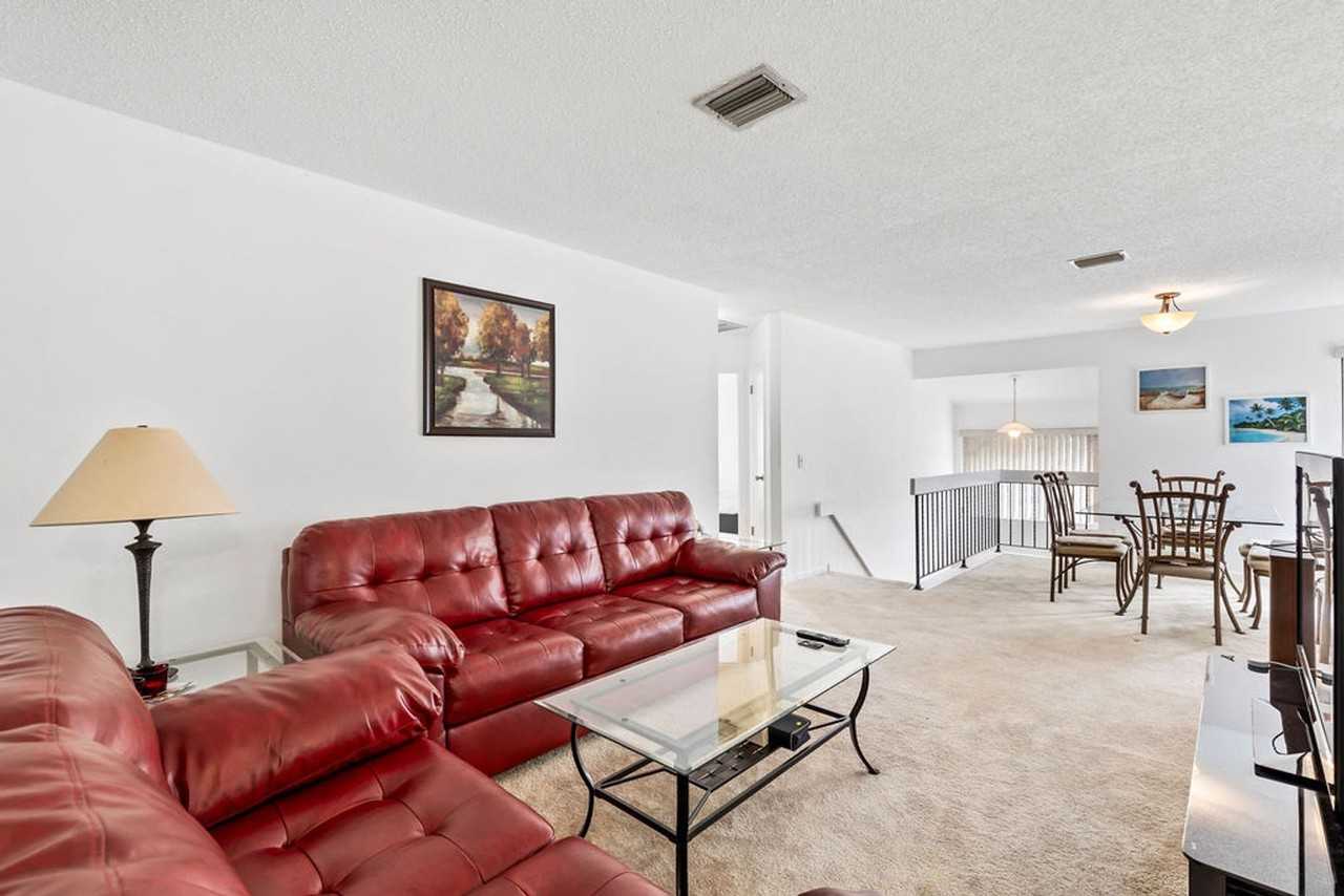 36 Oxford Ln - Photo 6 of 19