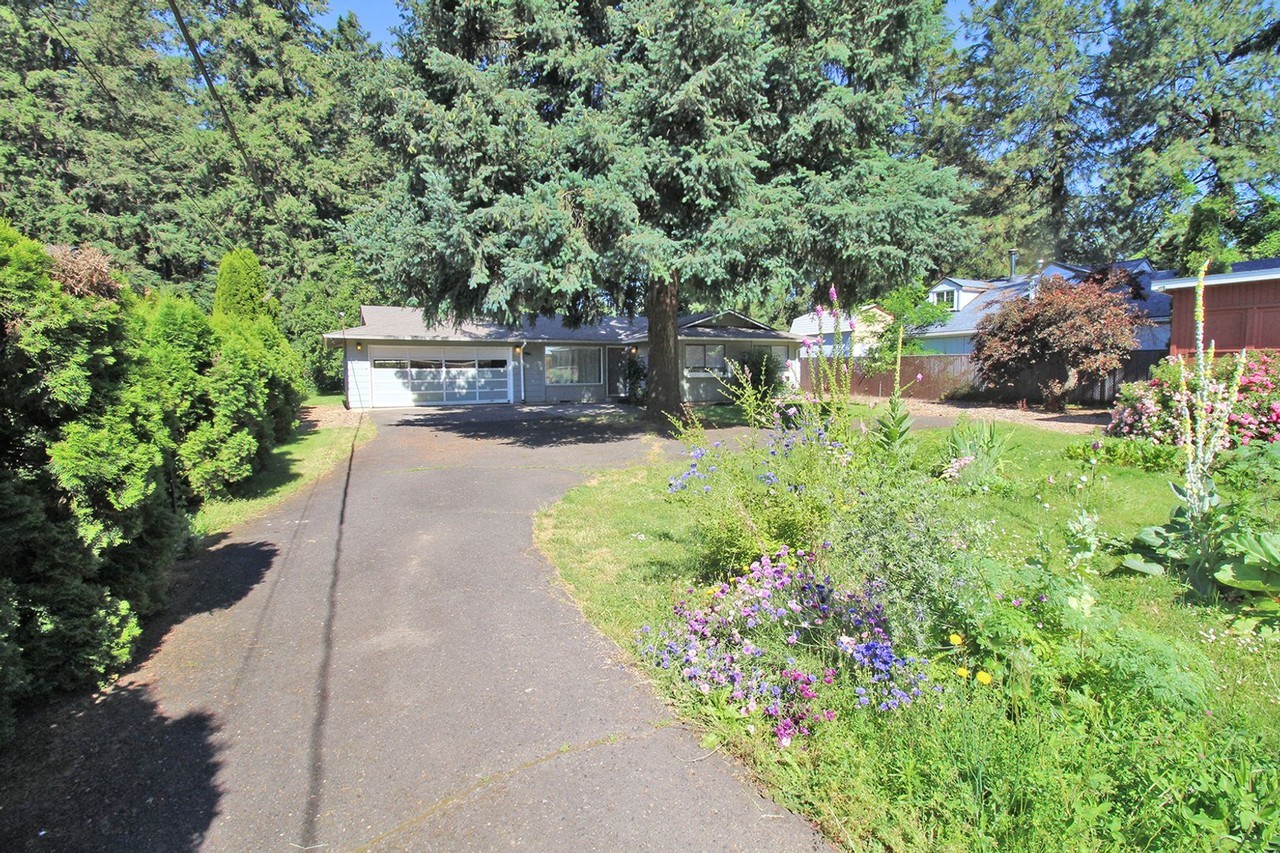 1229 Se 139th Ave - Photo 2 of 24