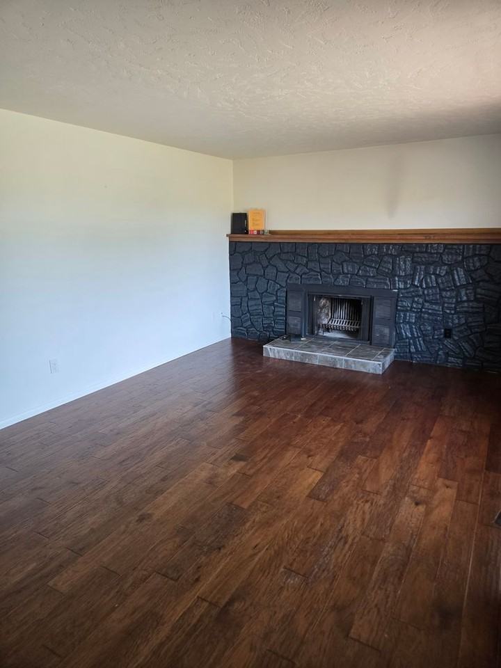 165 Sunset Dr - Photo 3 of 15