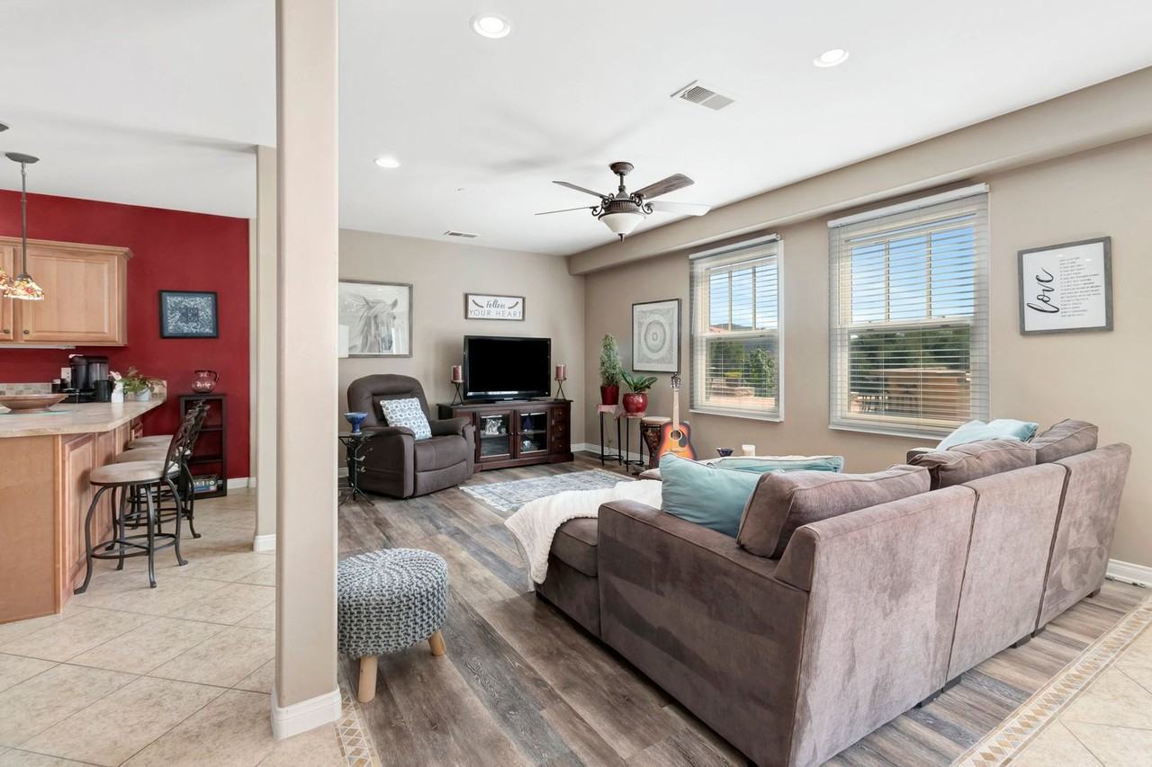 3329 Lake View Ter - Photo 3 of 19