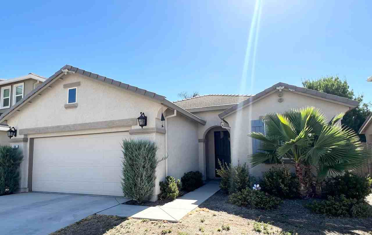 378 Denise Dr - Photo 2 of 17