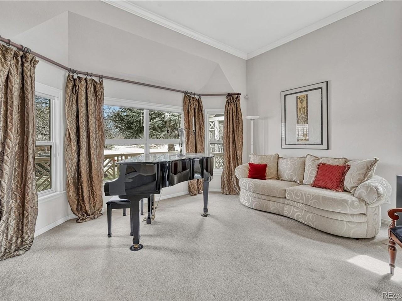 9215 Ashburn Ct - Photo 5 of 32