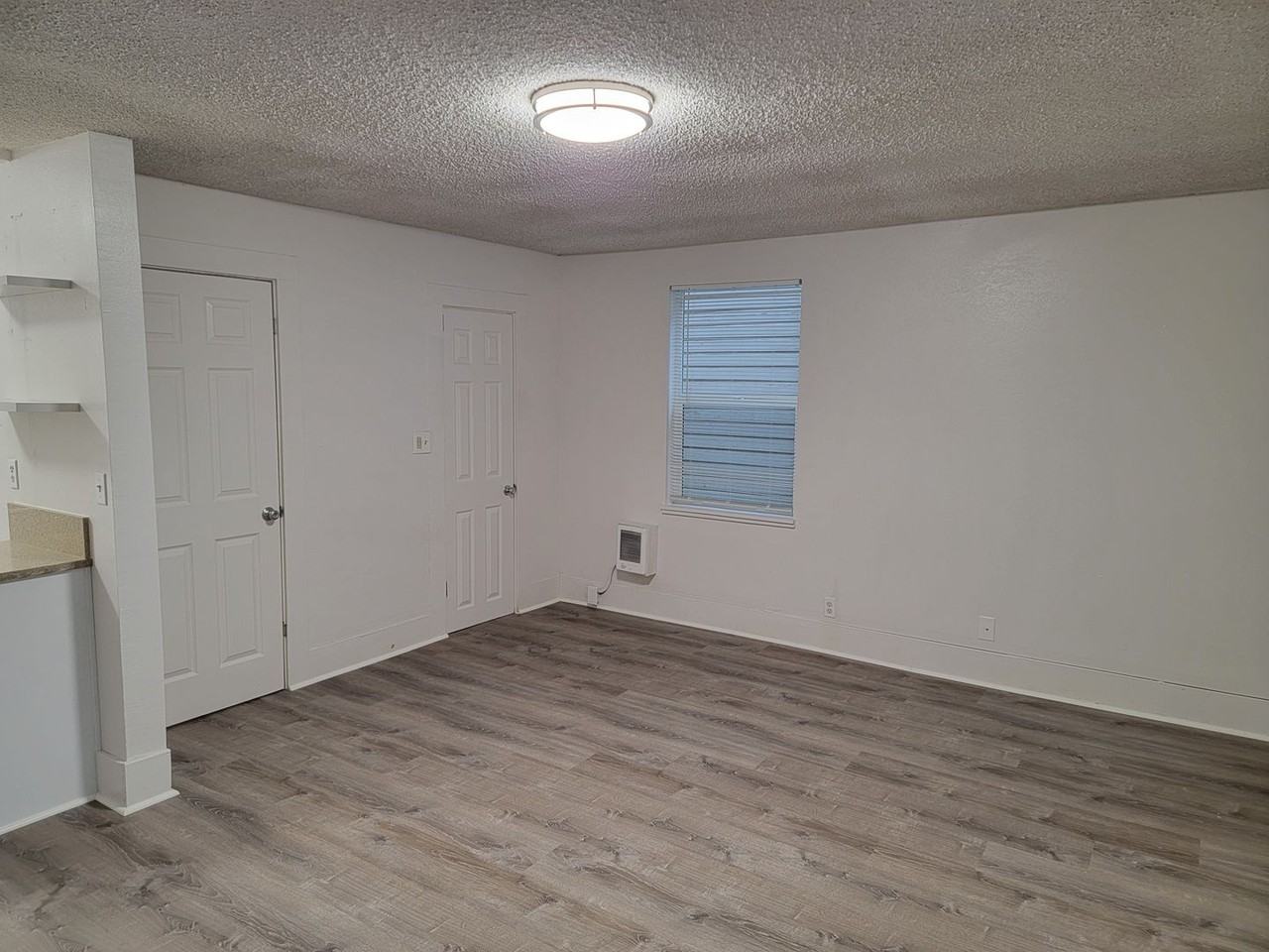 105-01 Avondale Apartments - Photo 3 of 11