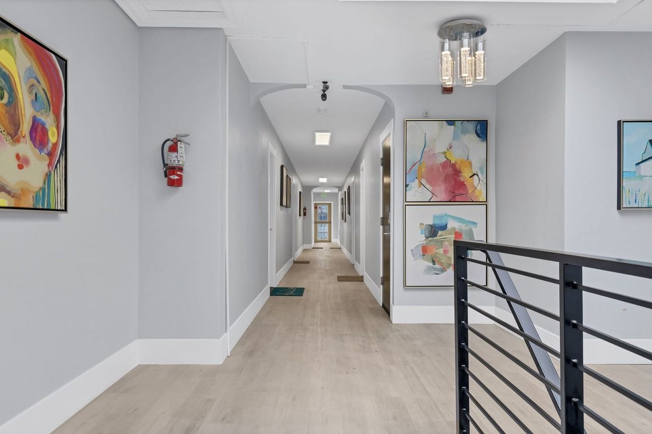 Lake Street Apartments | Downtown Kirkland | Renovated Units Just Steps from Marina Park - Photo 5 of 7