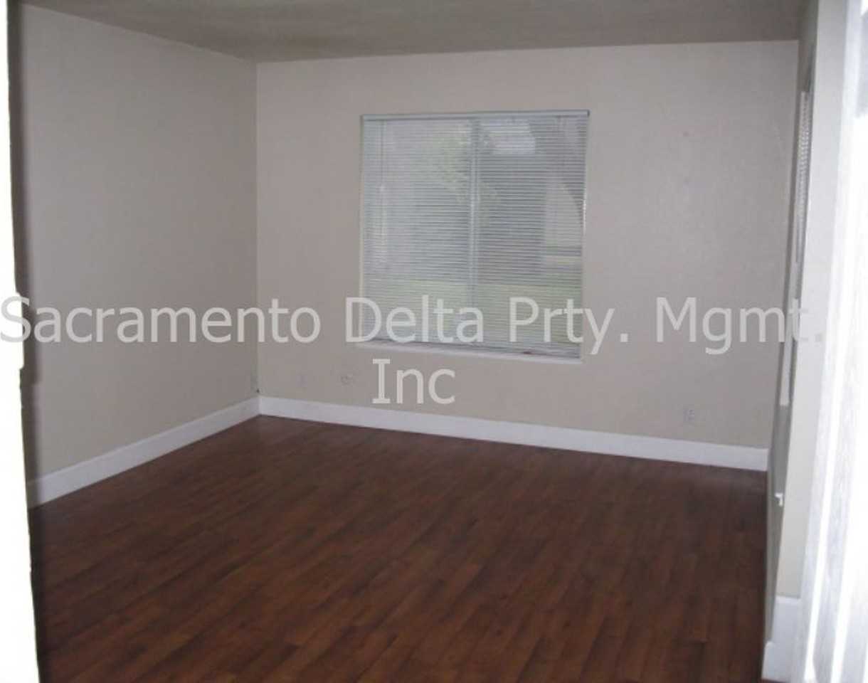 185 Fairgrounds Dr - Photo 2 of 22