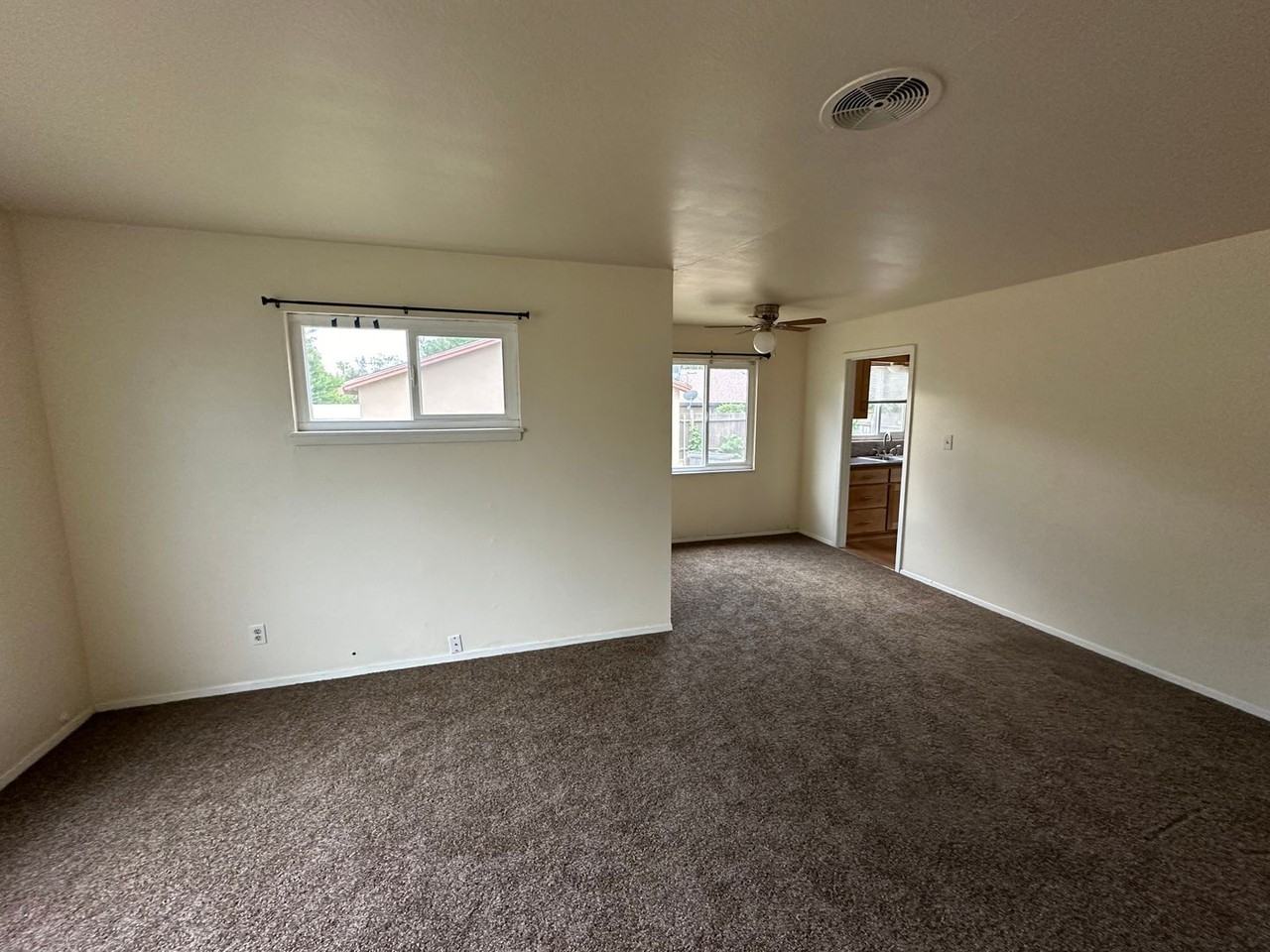 409 Alameda Blvd - Photo 2 of 7