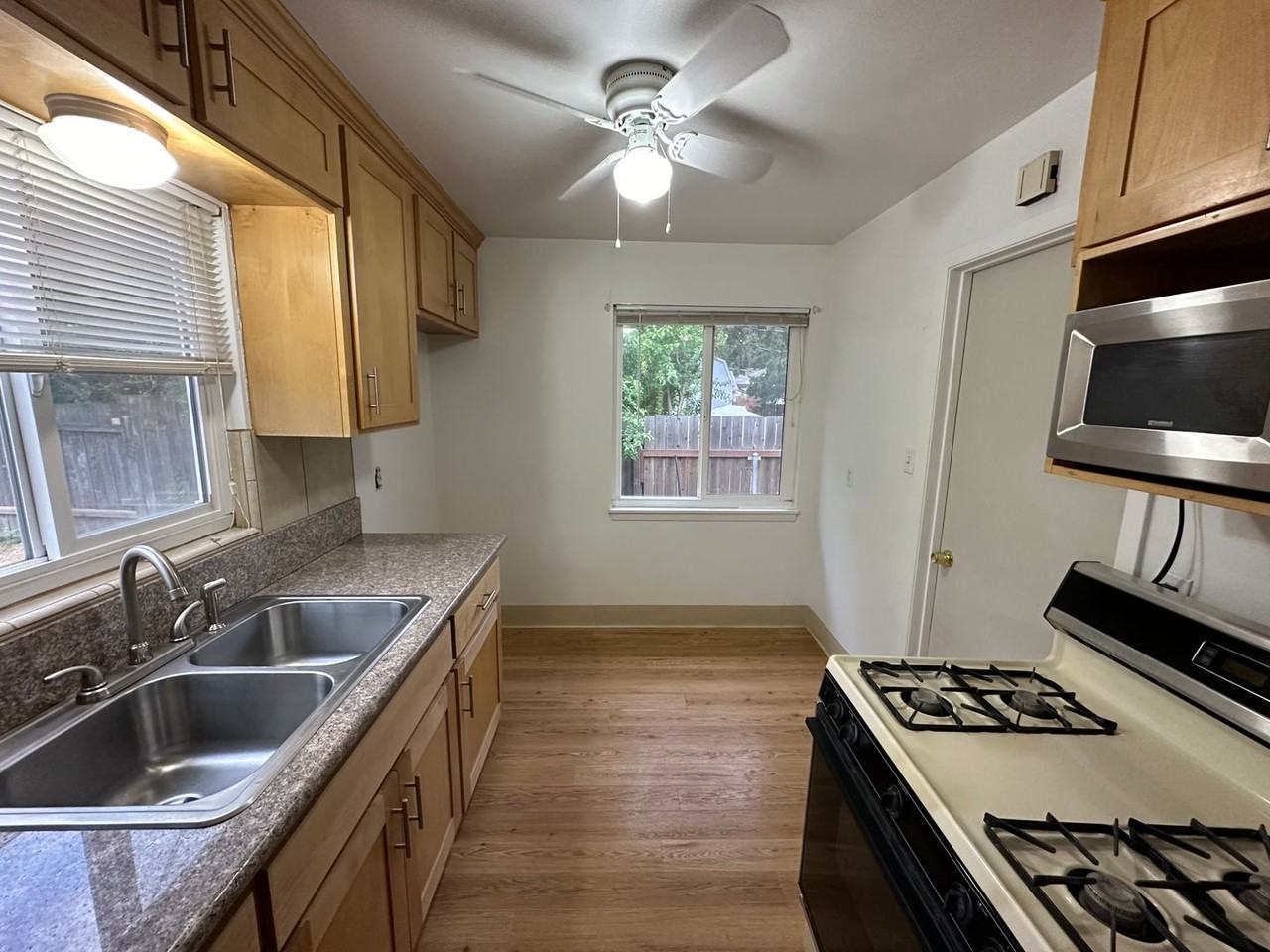 409 Alameda Blvd - Photo 3 of 7