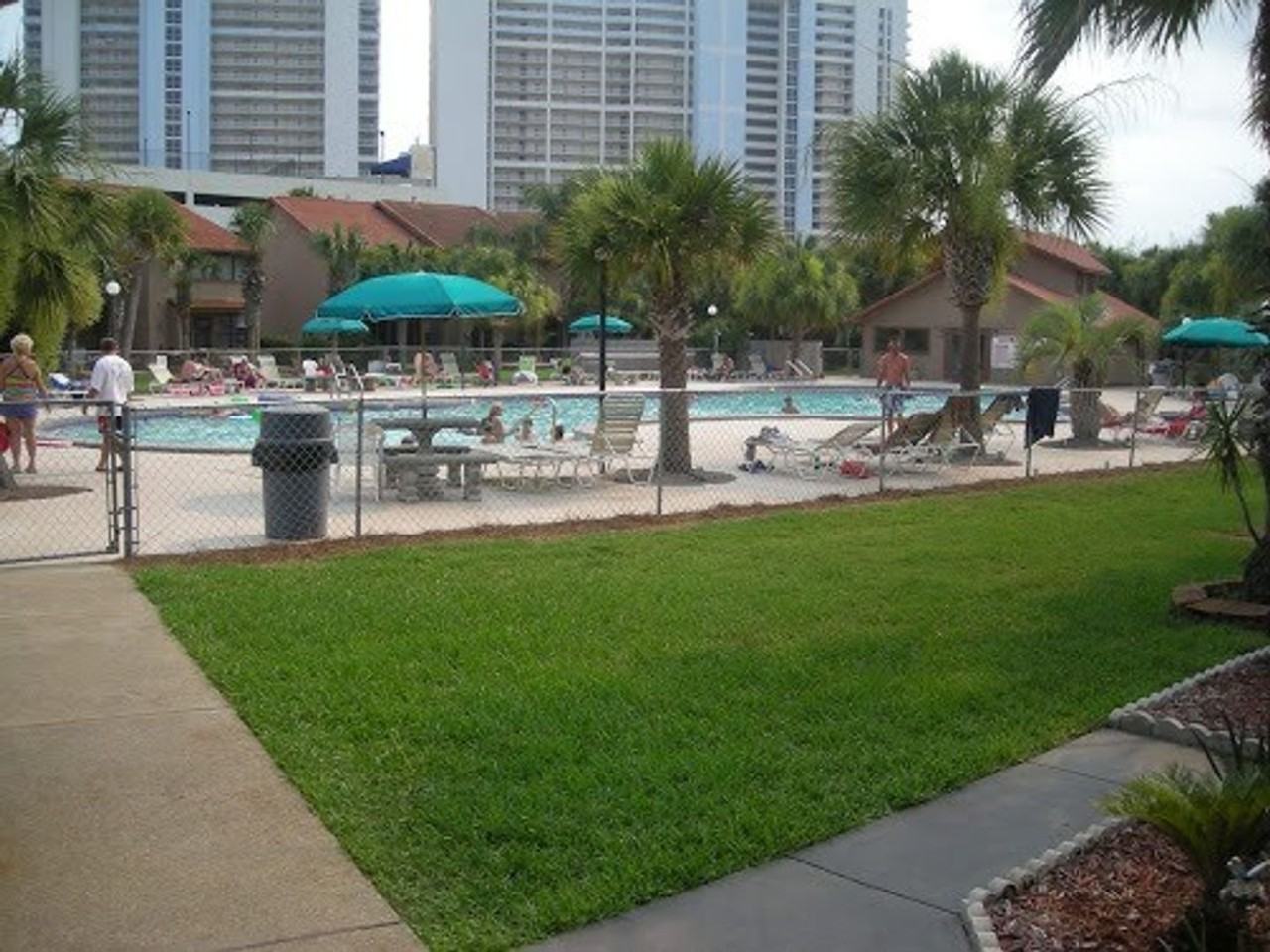 138 Bonnie Ln - Photo 3 of 34