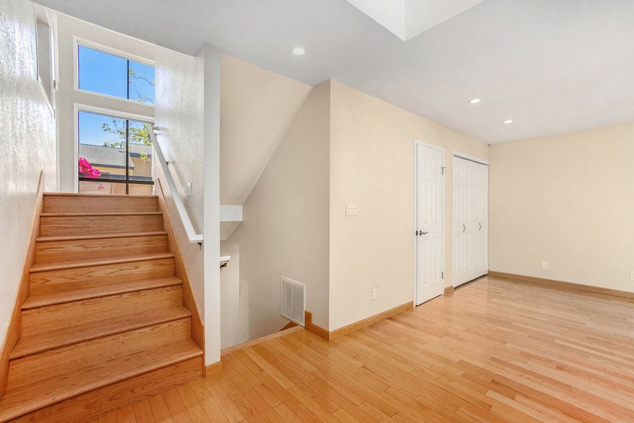 109 Carob Ln - Photo 2 of 12