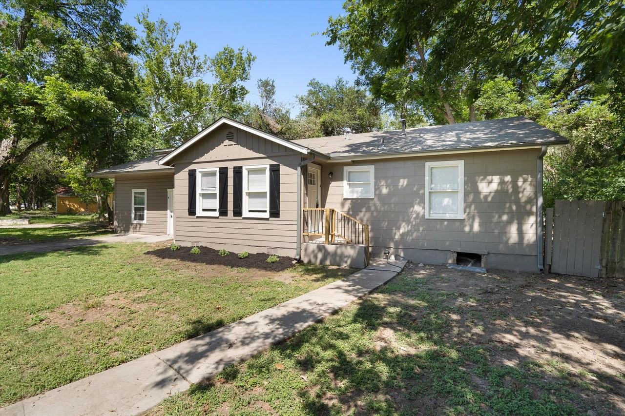 1012 Barbara Dr #B - Photo 3 of 25