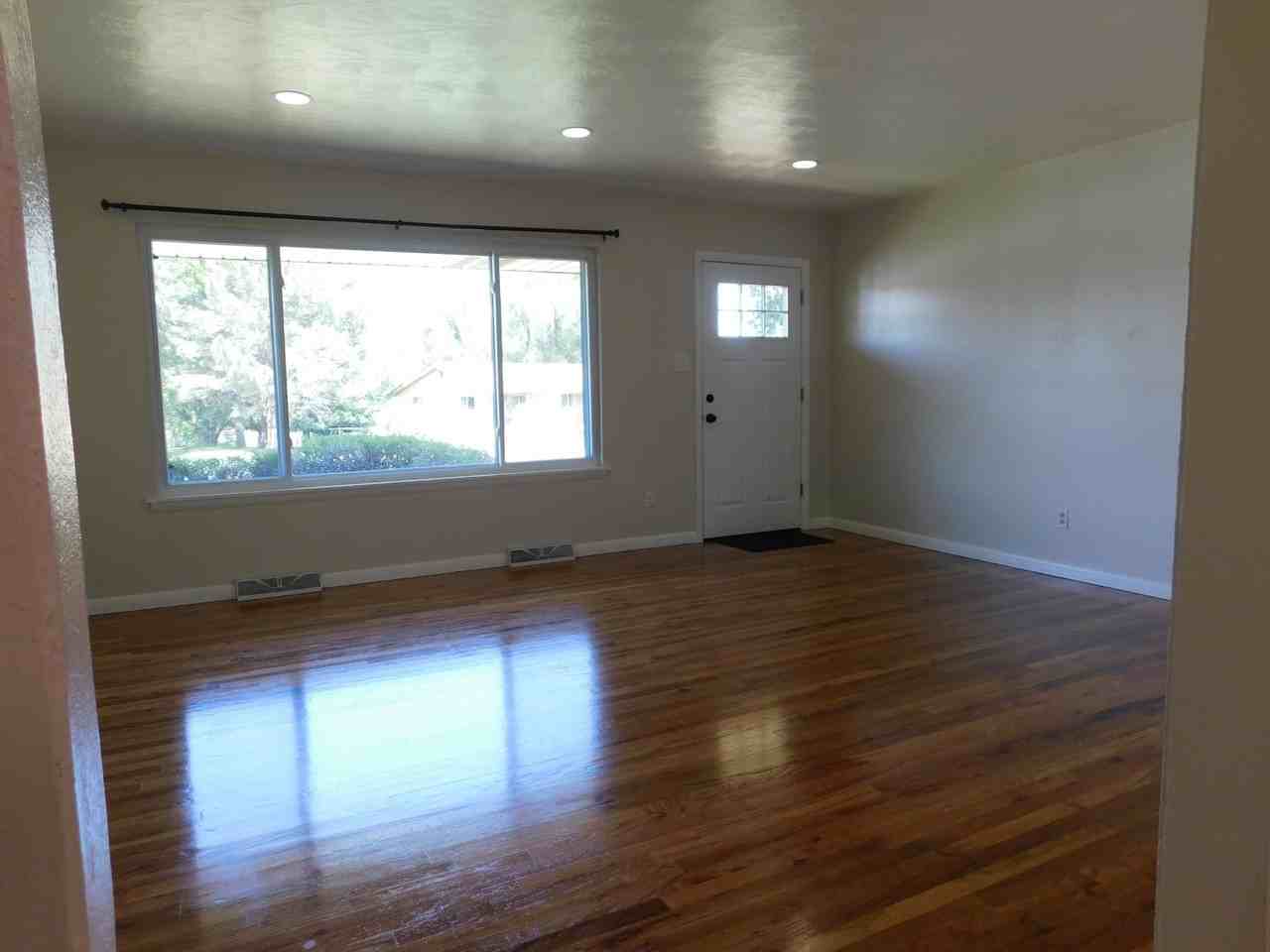 2389 Sayre Dr - Photo 2 of 18