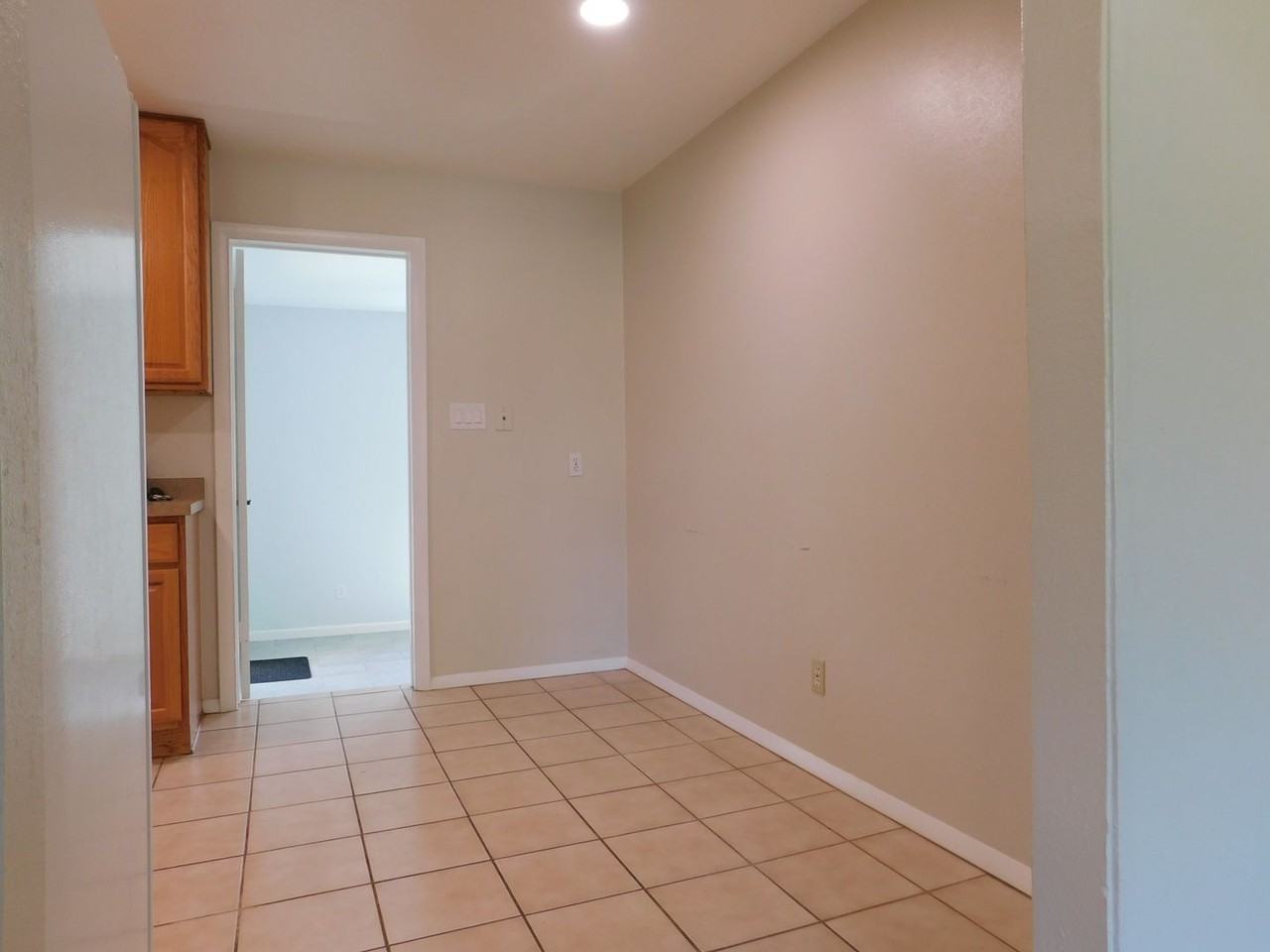 2389 Sayre Dr - Photo 3 of 18