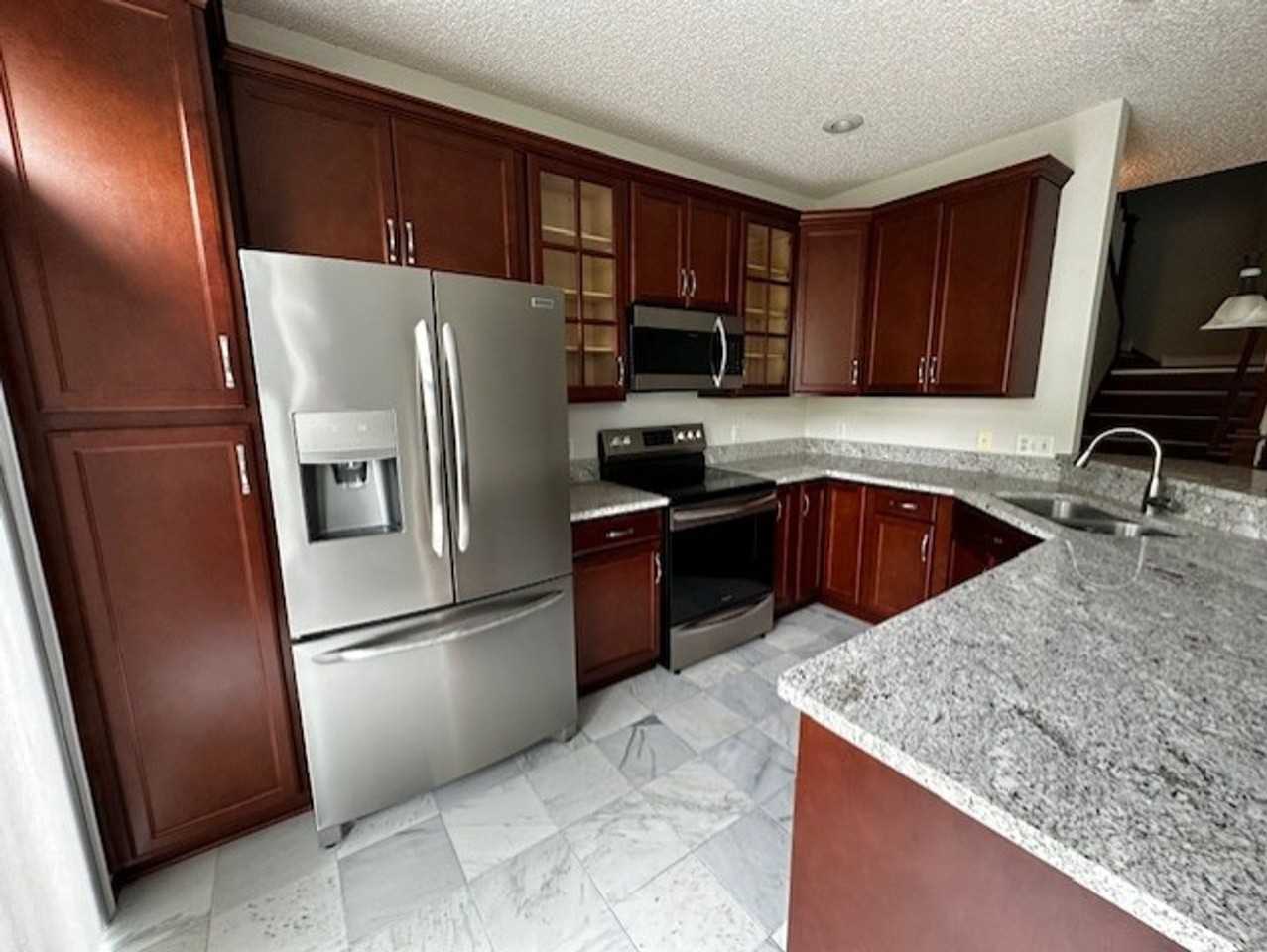 15628 Early Bird Cir - Photo 2 of 23