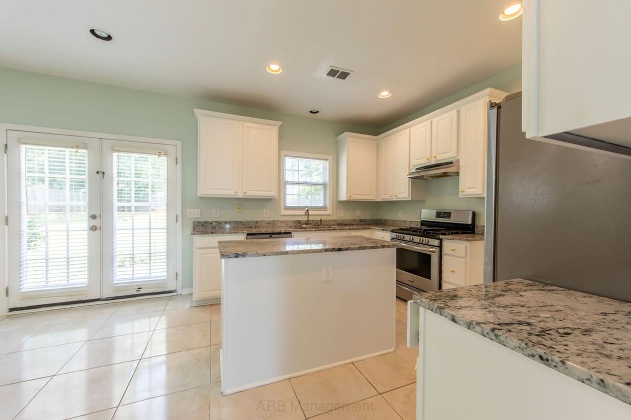 3985 Shallowford Green Ct - Photo 5 of 18