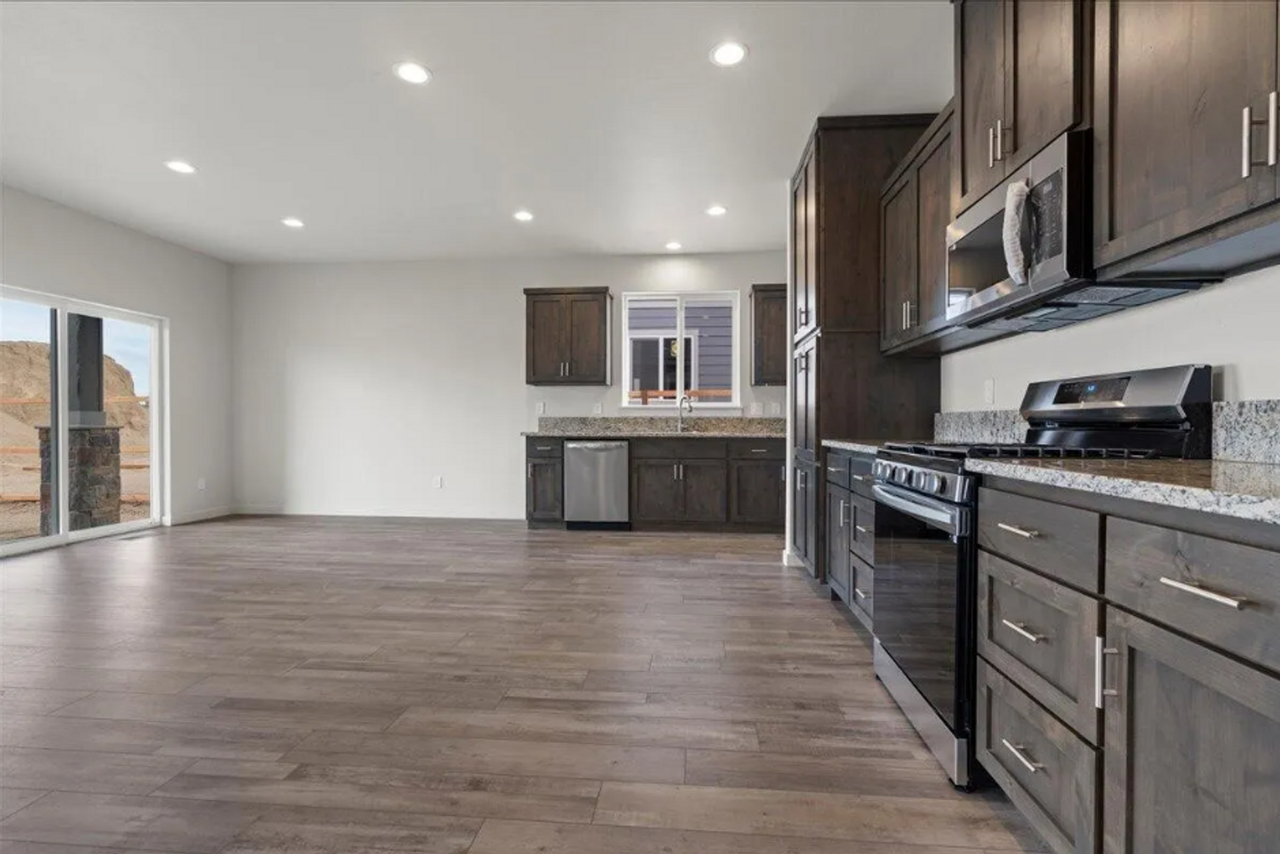 3257 Nw Cedar Ave - Photo 3 of 19