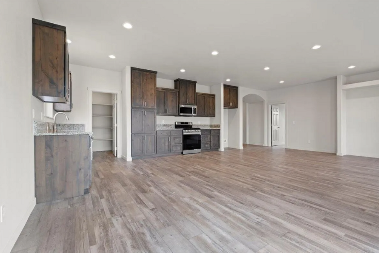 3257 Nw Cedar Ave - Photo 5 of 19