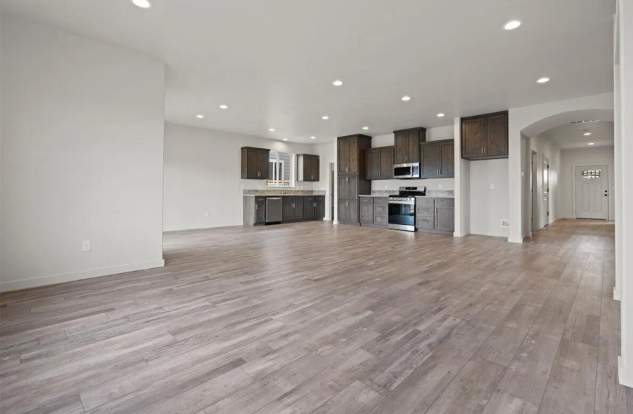 3257 Nw Cedar Ave - Photo 6 of 19