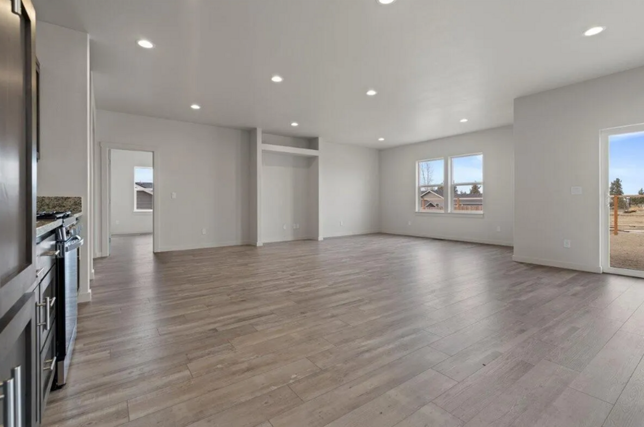 3257 Nw Cedar Ave - Photo 7 of 19