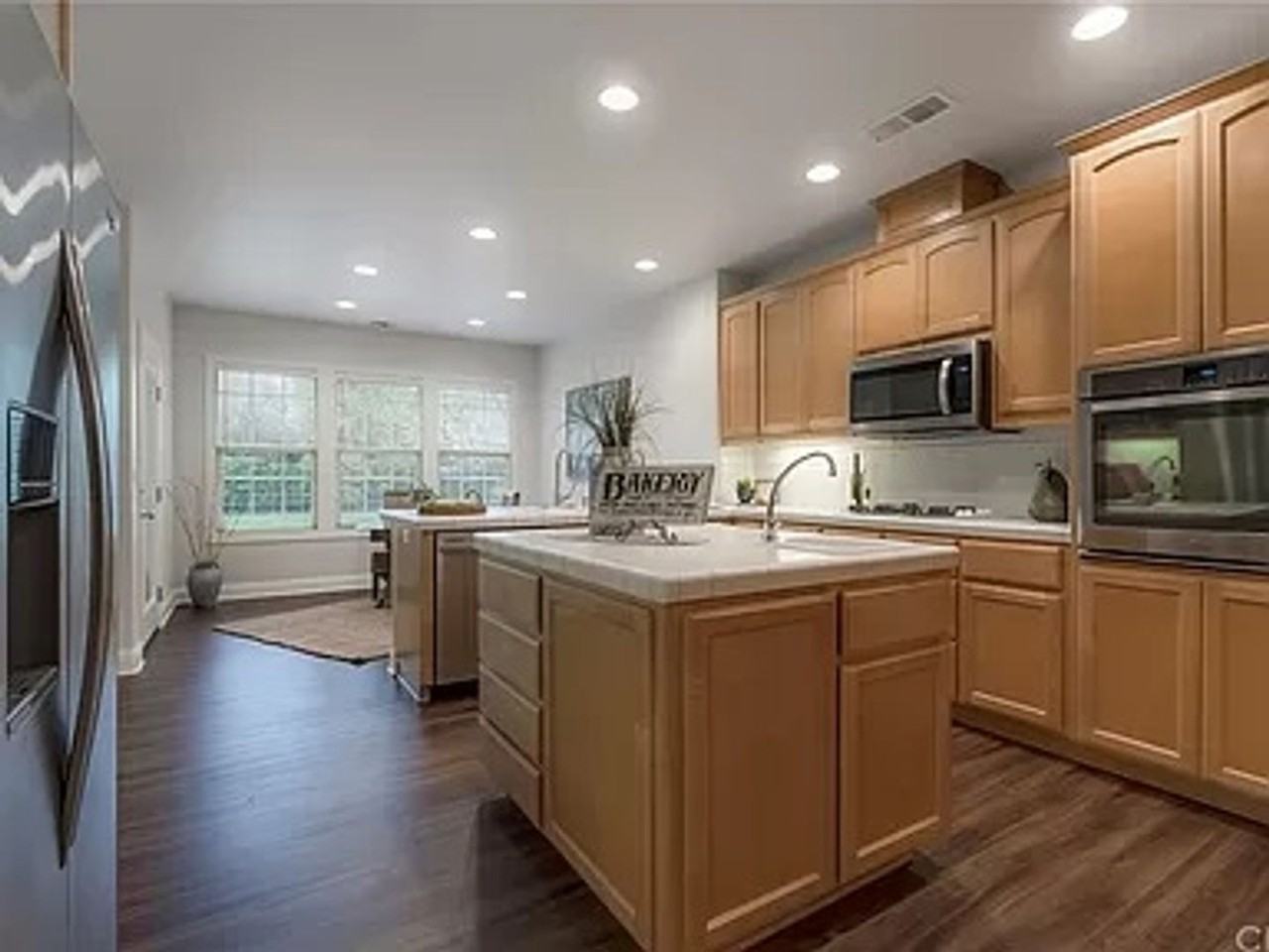 1480 Arch Way - Photo 4 of 14