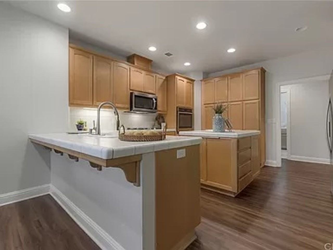 1480 Arch Way - Photo 5 of 14