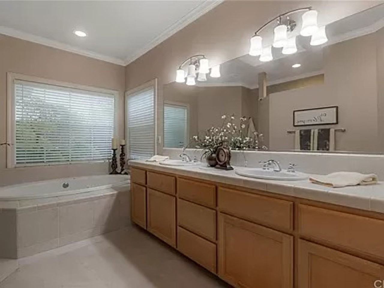 1480 Arch Way - Photo 7 of 14