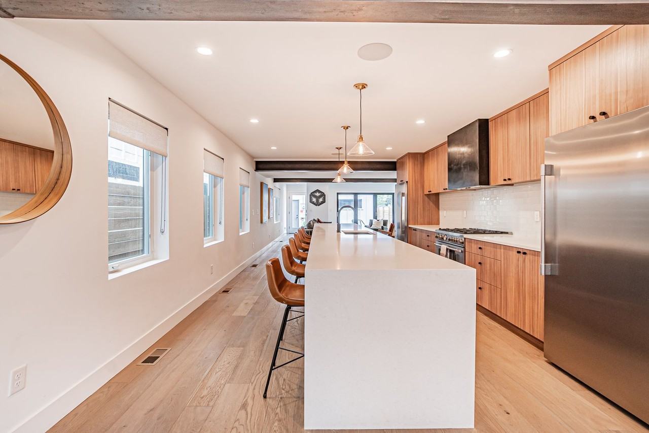 1606 Wolff St - Photo 5 of 37