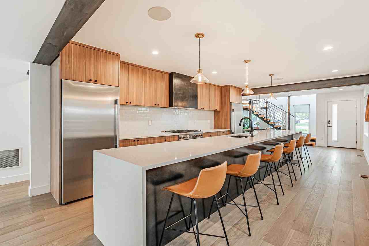 1606 Wolff St - Photo 7 of 37