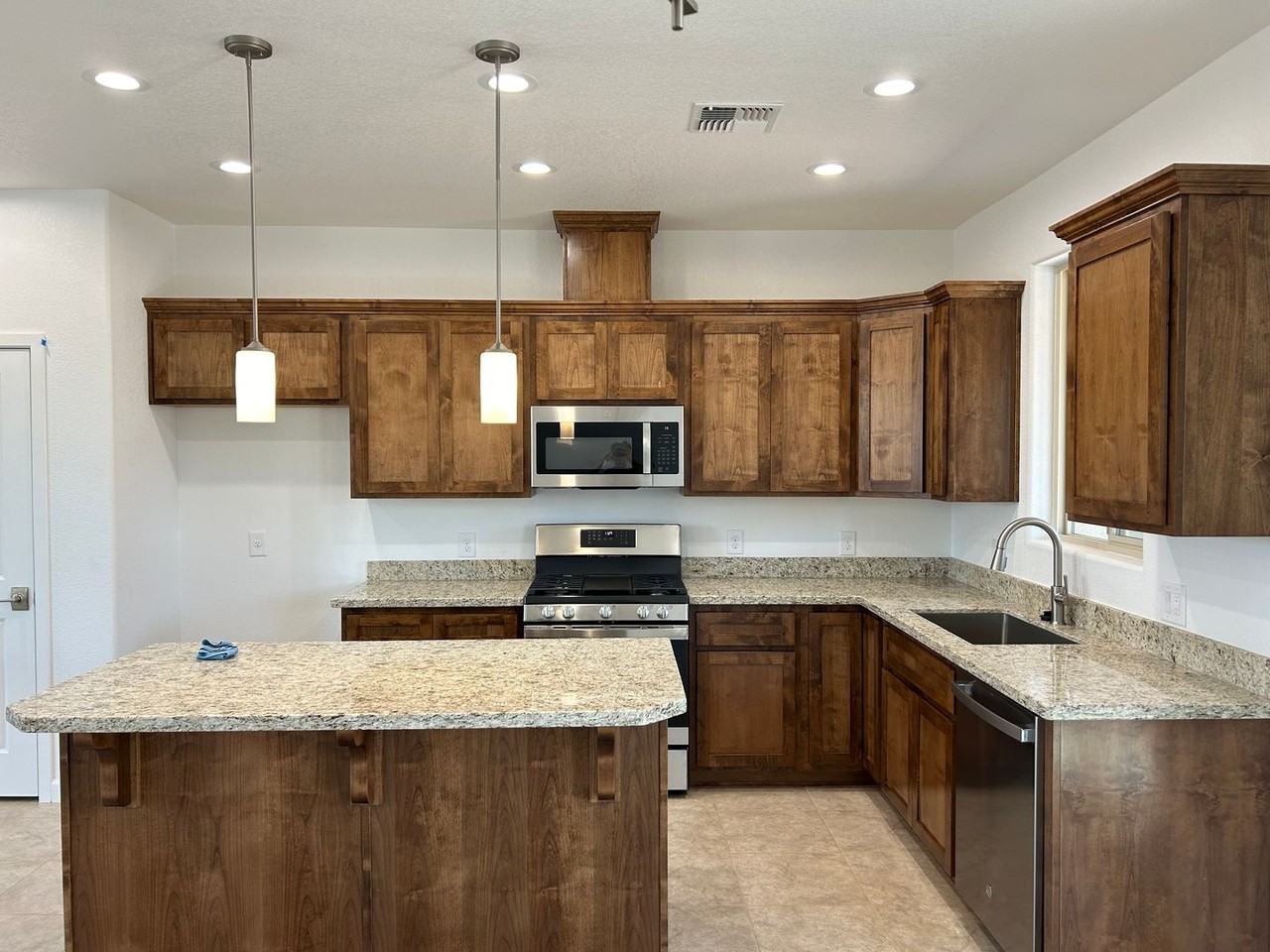 8396 E 34th Ln - Photo 3 of 12