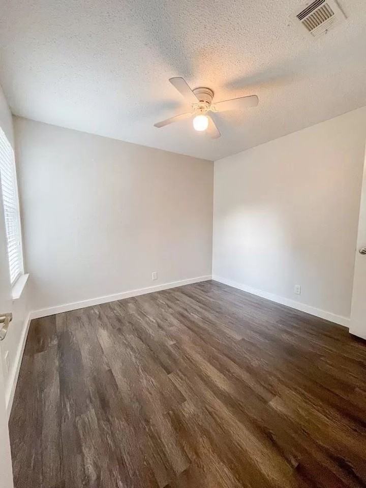 5405 Spring Meadow Rd - Photo 2 of 16