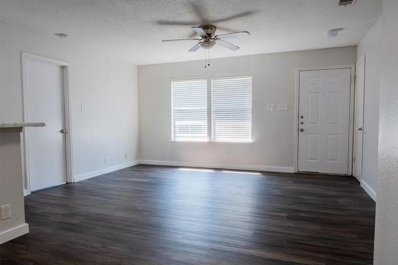 5405 Spring Meadow Rd - Photo 4 of 16