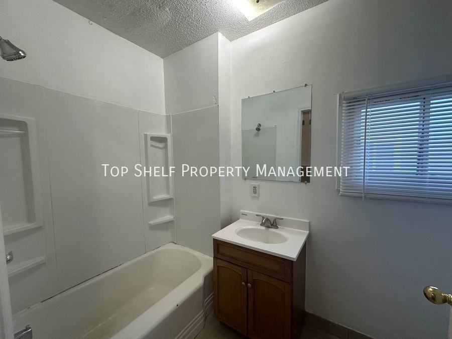 1145 21st St Apt 2 - Photo 3 of 8