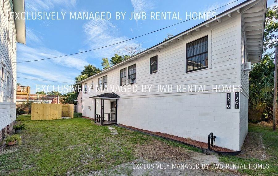 1261 Mcduff Ave S - Photo 2 of 10