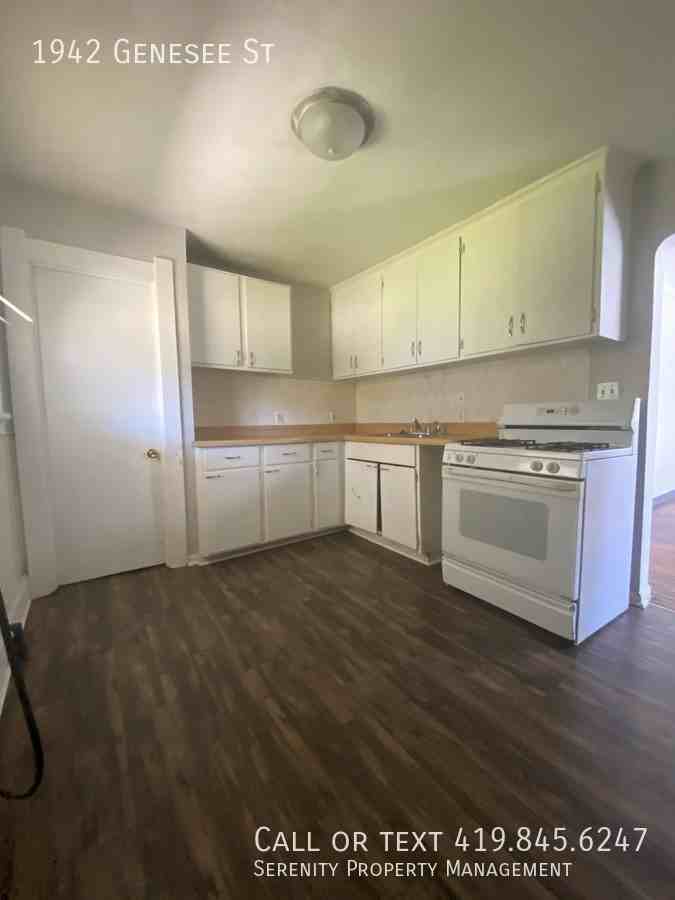 1942 Genesee St - Photo 3 of 6