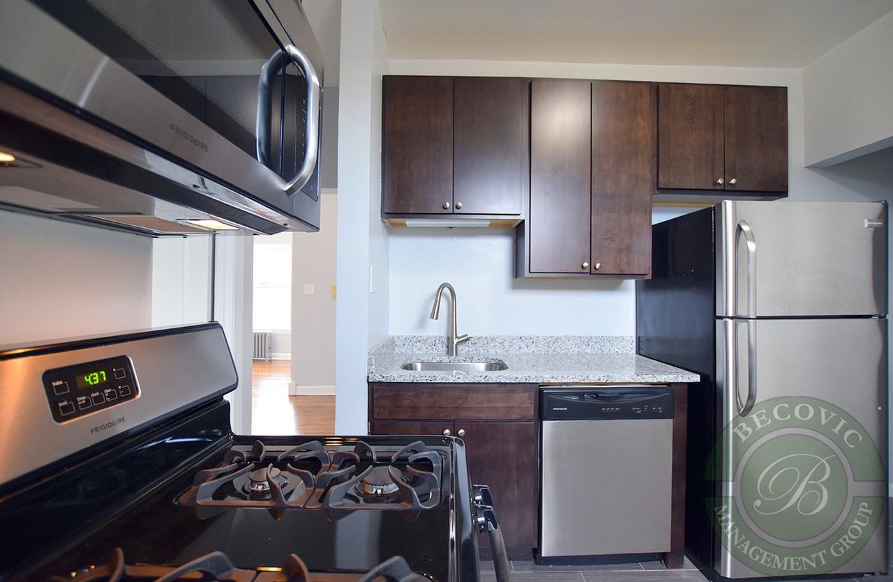 1724 W Juneway Ter #3A - Photo 4 of 11