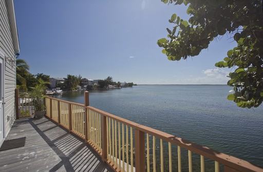 36 Beach Dr - Photo 2 of 15