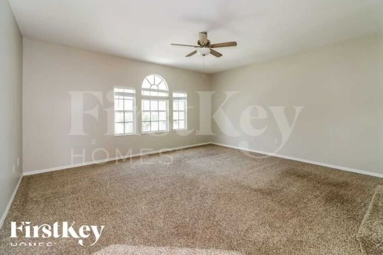 1818 Arturus Ln - Photo 3 of 16