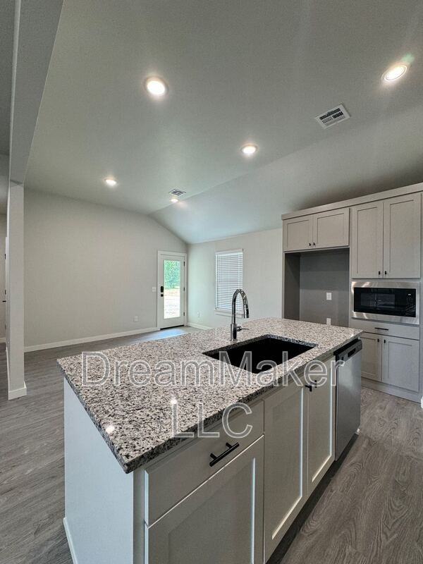5176 Lily Ln - Photo 4 of 17