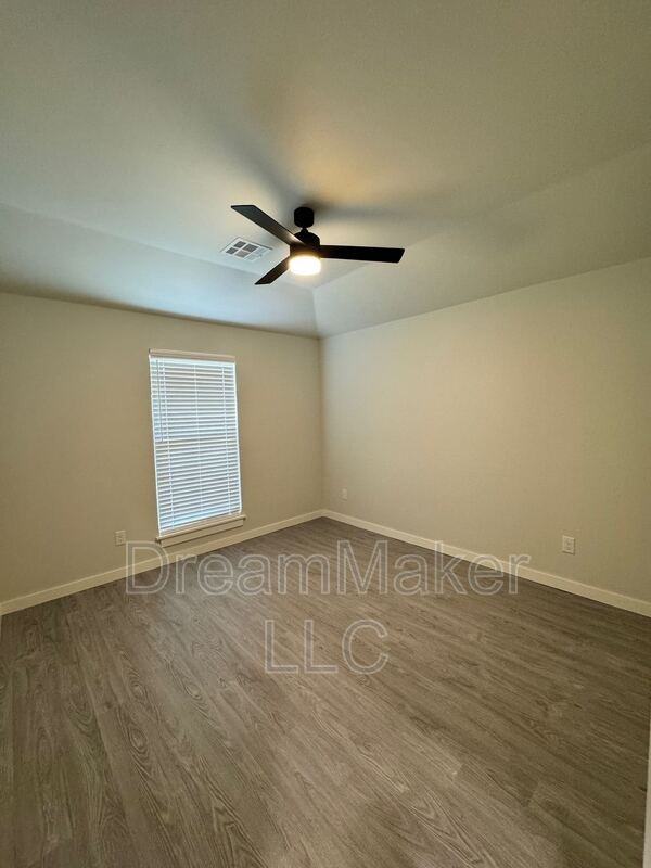 5176 Lily Ln - Photo 7 of 17