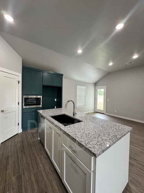 715 Apple Blossom Way - Photo 3 of 14