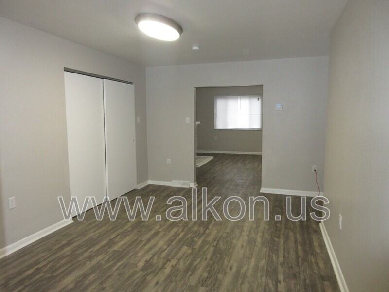 2128 Eccles St - Photo 4 of 19