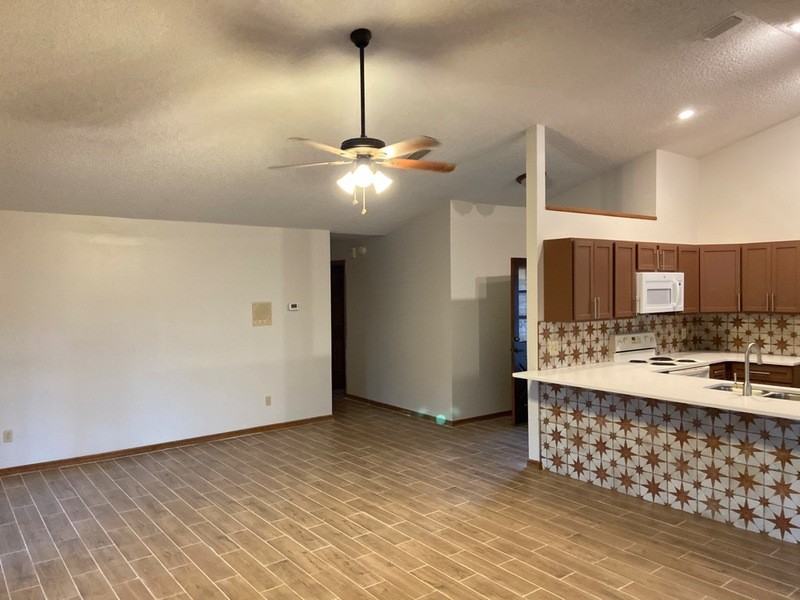 4330 Cobble Stone Ct - Photo 7 of 32