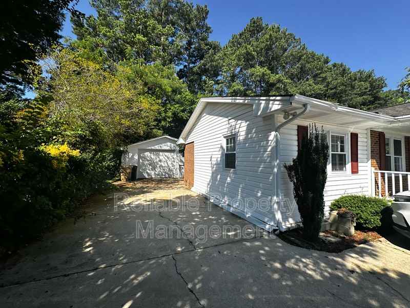 511 Willow Dr - Photo 2 of 14